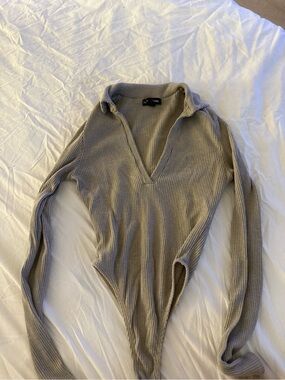 PrettyLittleThing Taupe Ribbed Long Sleeve Bodysuit